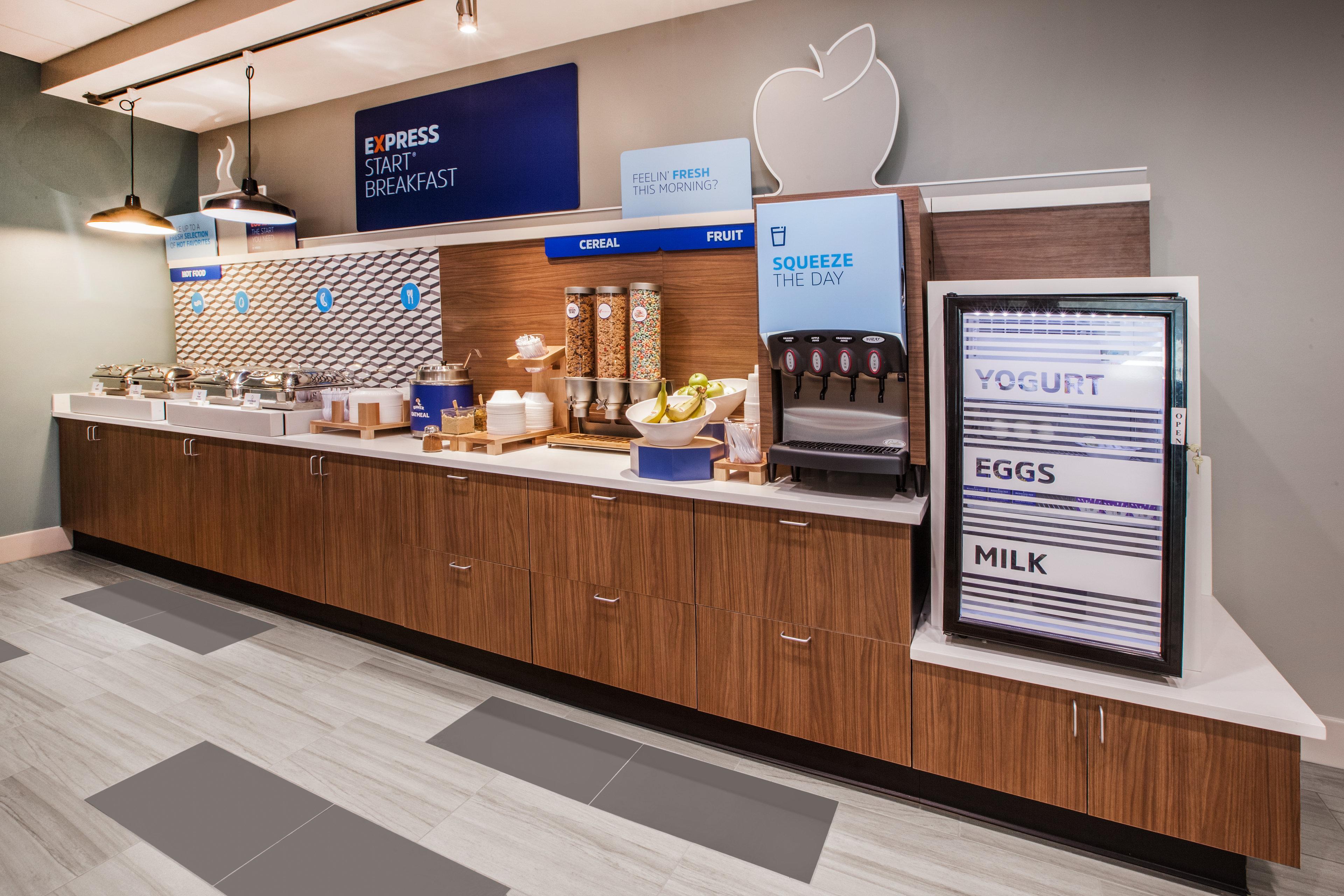 Holiday Inn Express & Suites - Detroit North - Roseville By Ihg Экстерьер фото