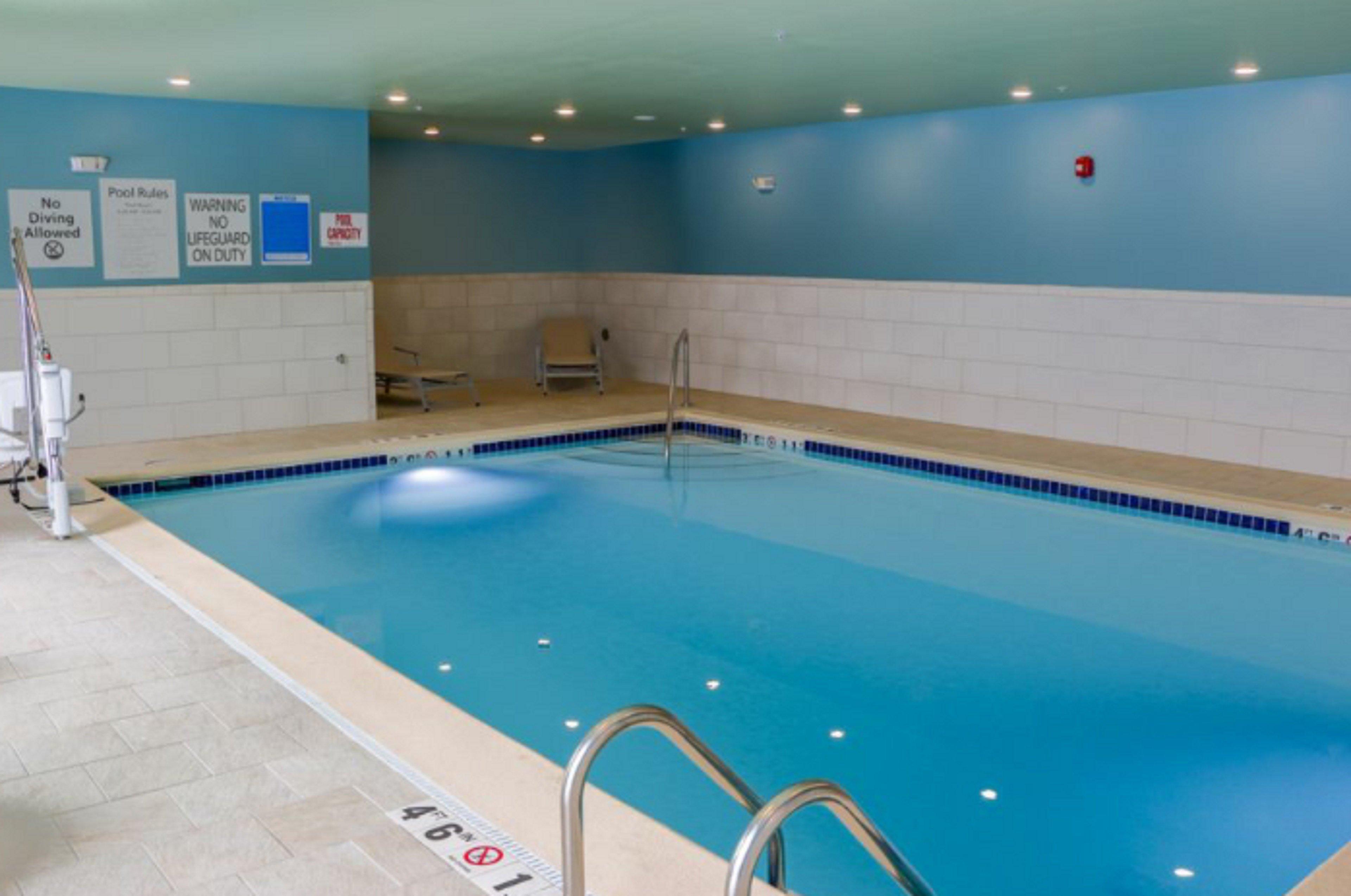 Holiday Inn Express & Suites - Detroit North - Roseville By Ihg Экстерьер фото