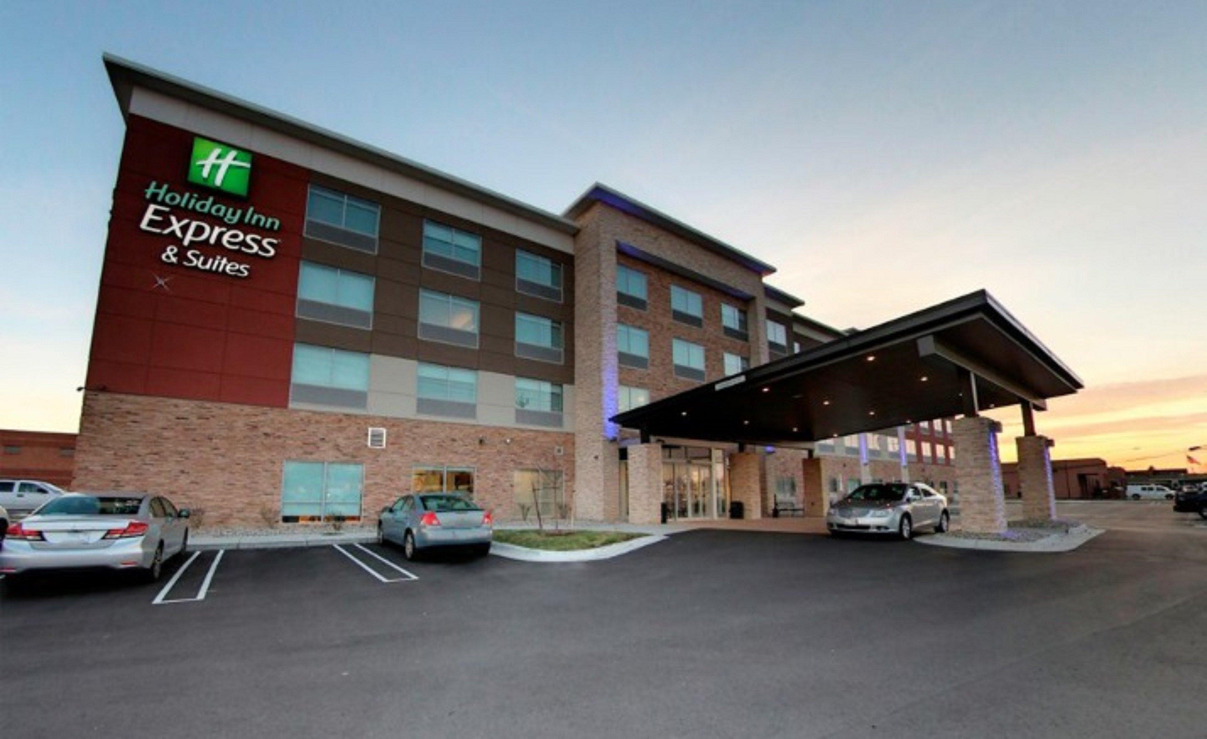 Holiday Inn Express & Suites - Detroit North - Roseville By Ihg Экстерьер фото