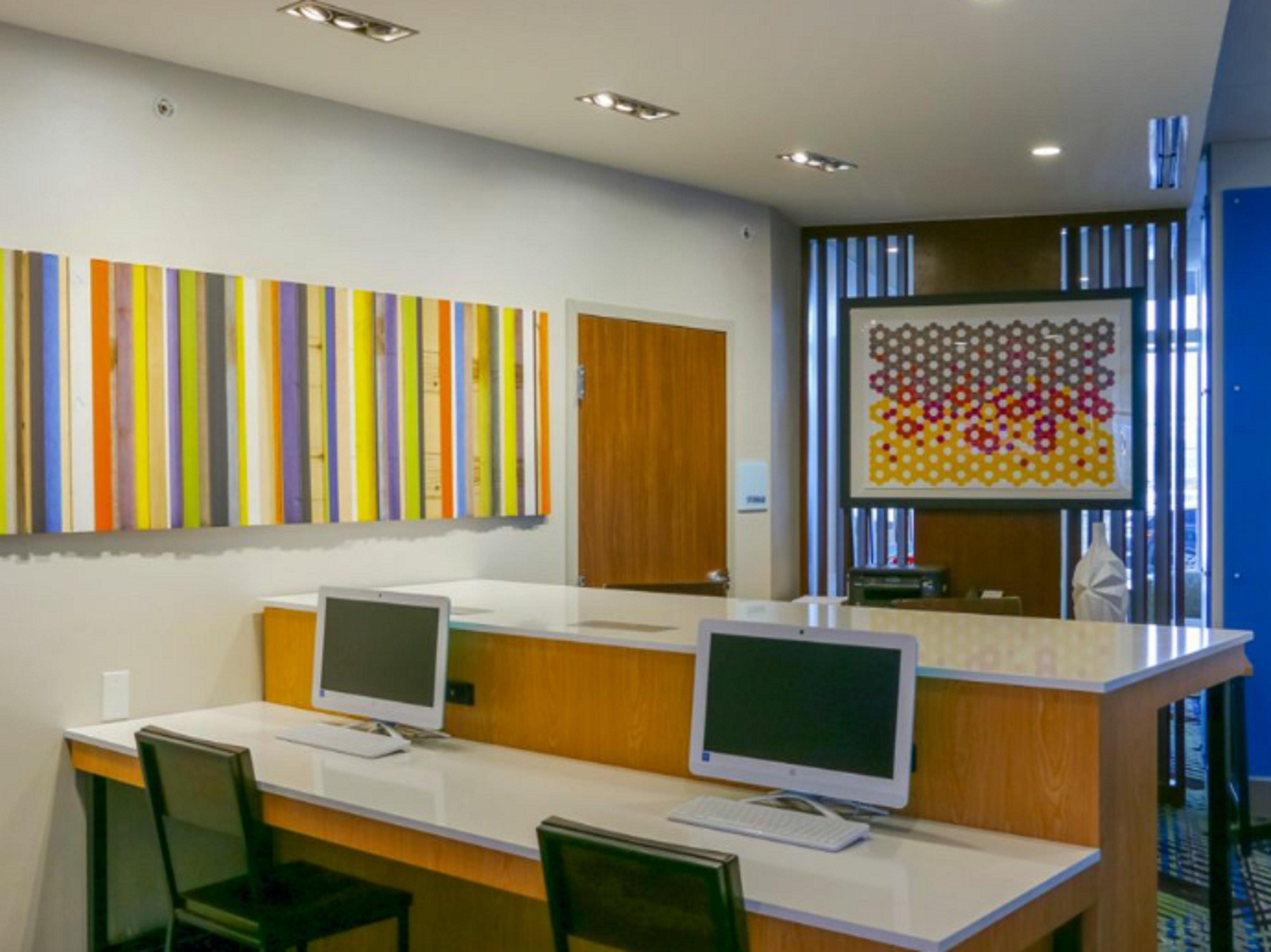 Holiday Inn Express & Suites - Detroit North - Roseville By Ihg Экстерьер фото