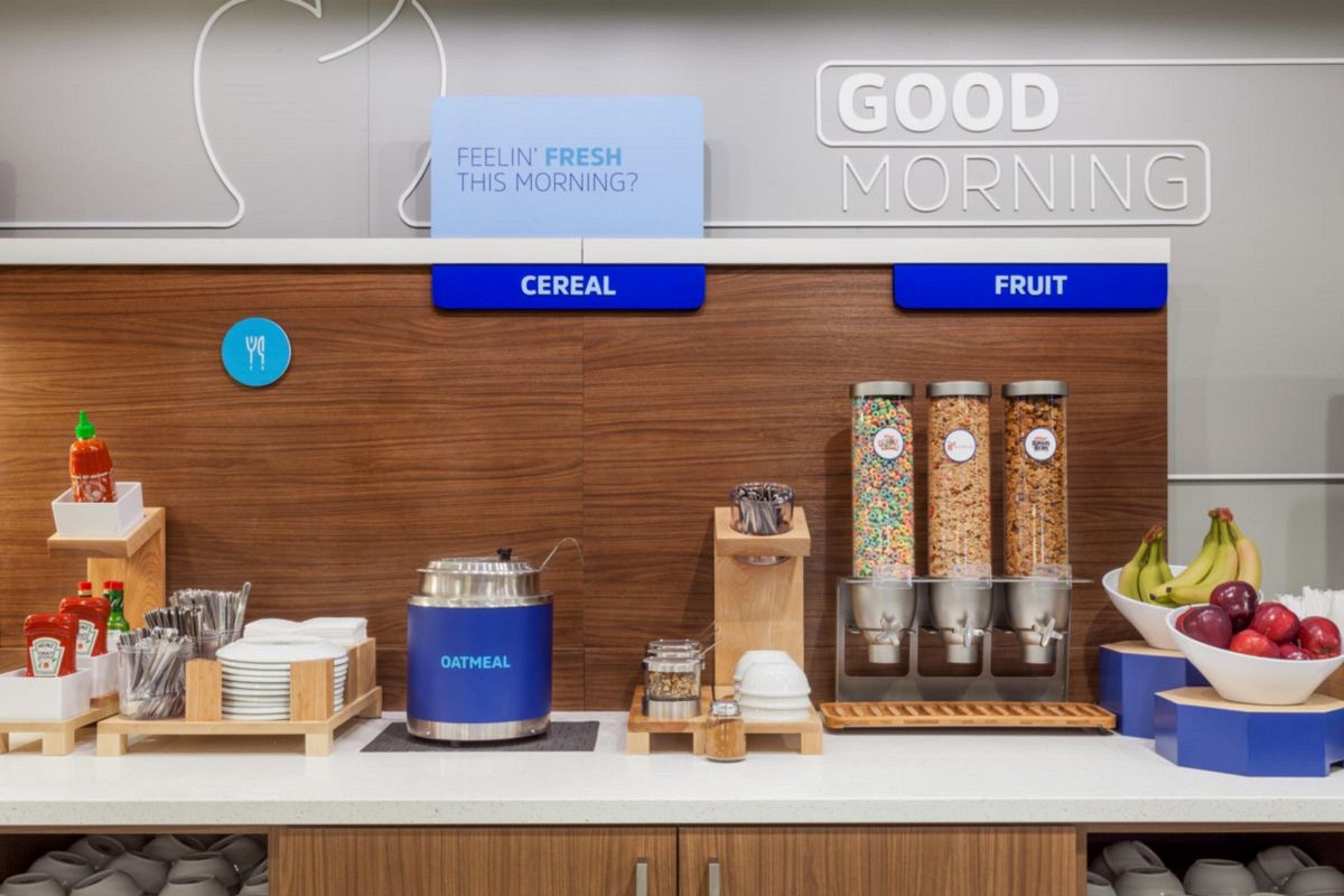 Holiday Inn Express & Suites - Detroit North - Roseville By Ihg Экстерьер фото