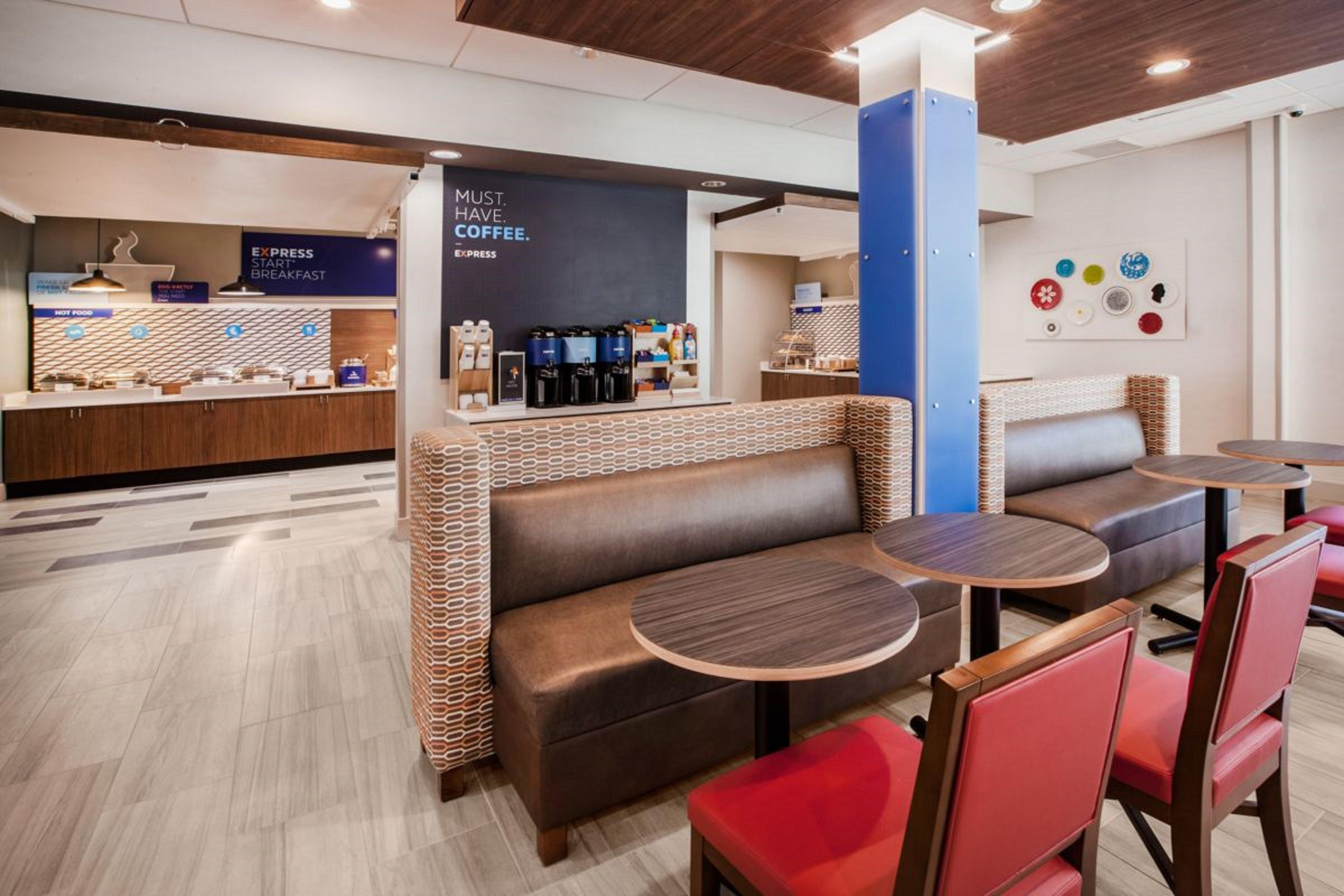 Holiday Inn Express & Suites - Detroit North - Roseville By Ihg Экстерьер фото