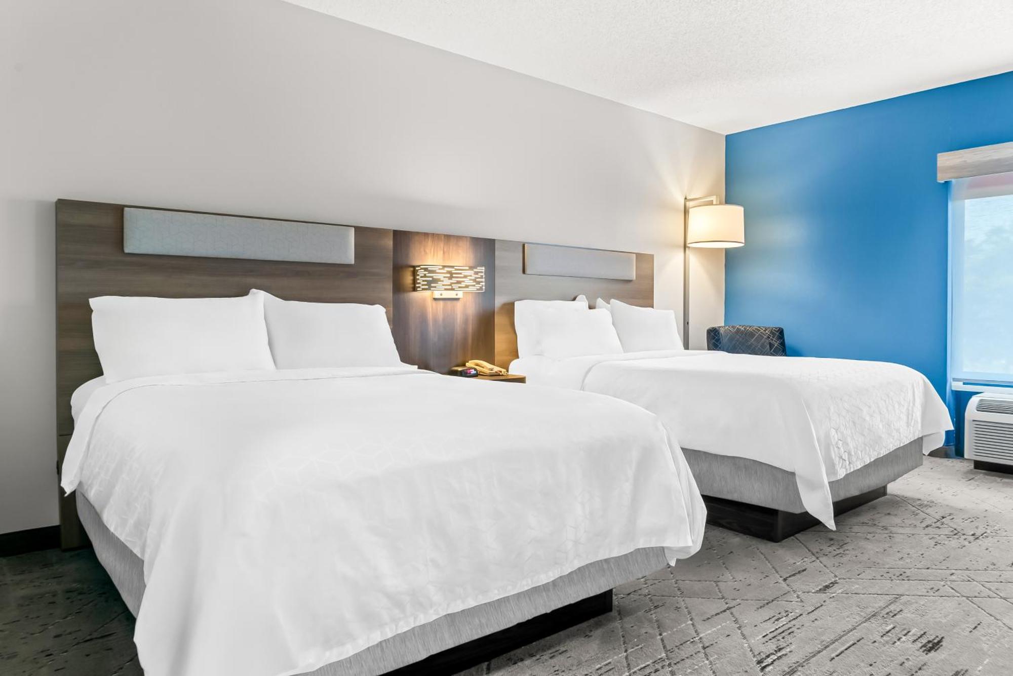 Holiday Inn Express & Suites - Detroit North - Roseville By Ihg Экстерьер фото