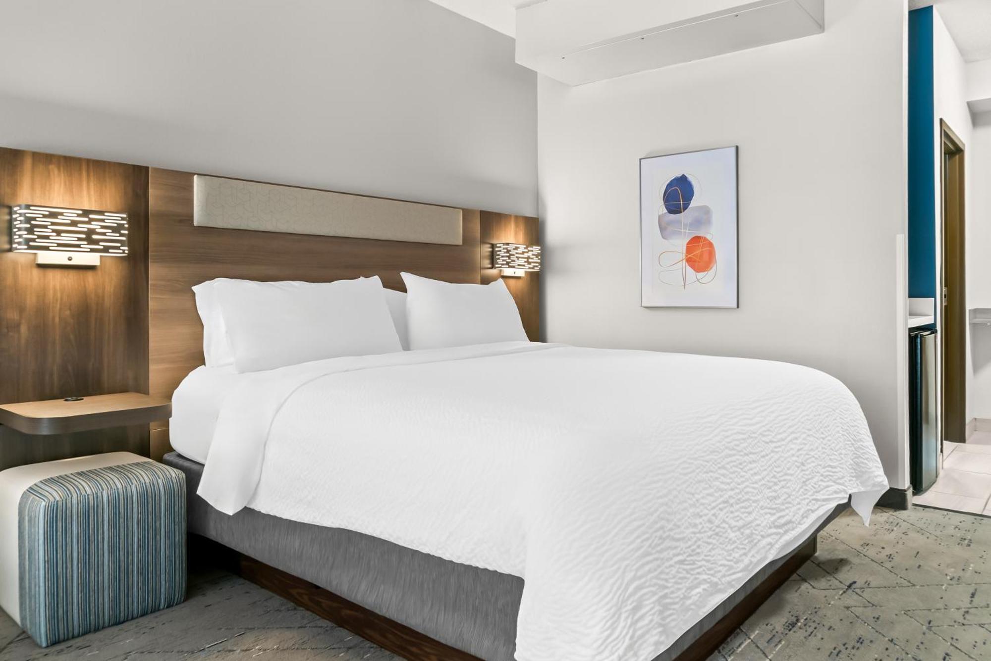 Holiday Inn Express & Suites - Detroit North - Roseville By Ihg Экстерьер фото