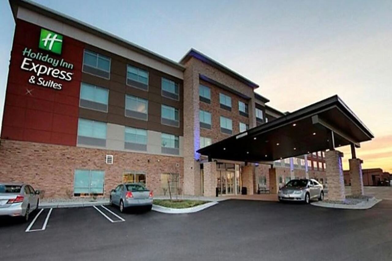 Holiday Inn Express & Suites - Detroit North - Roseville By Ihg Экстерьер фото